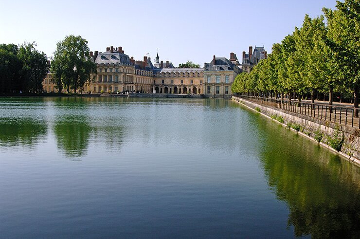 Chateau de Fontainebleau Architectural Garden Urn: Each - NE210159